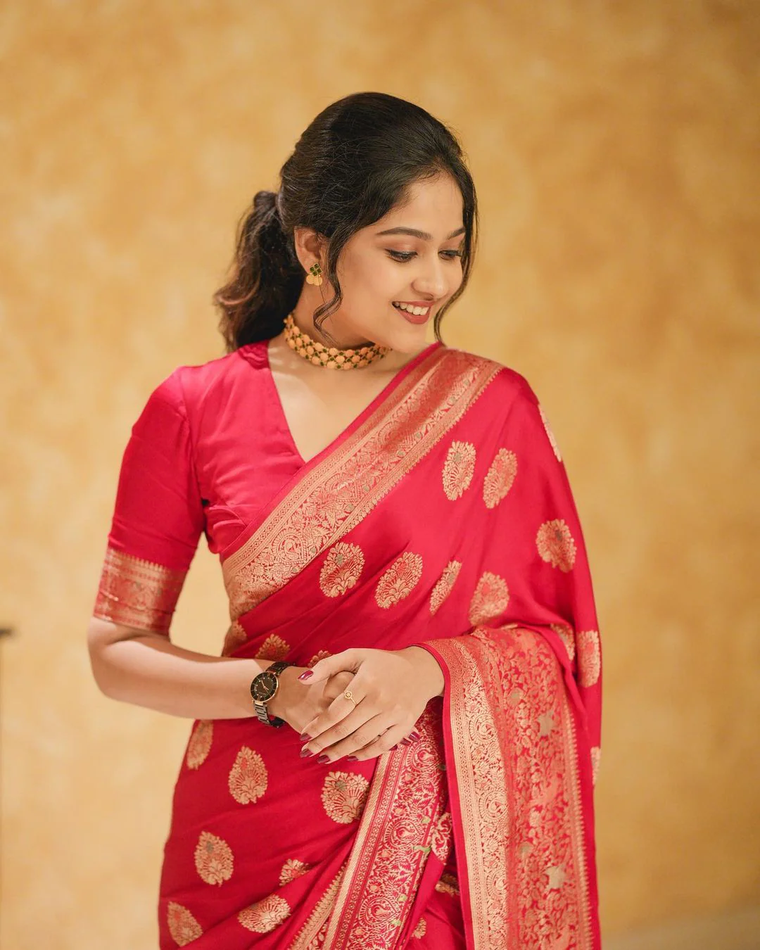 A glam Red Soft Silk Saree With Classic Blouse Piece - Image 4