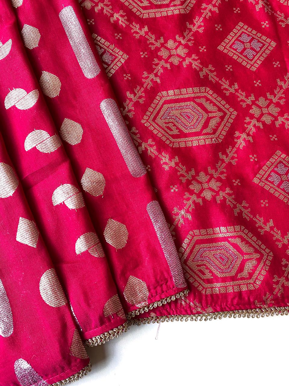 Admirable Dark Pink Banarasi Dola Silk Saree With Lagniappe Blouse Piece - Image 4