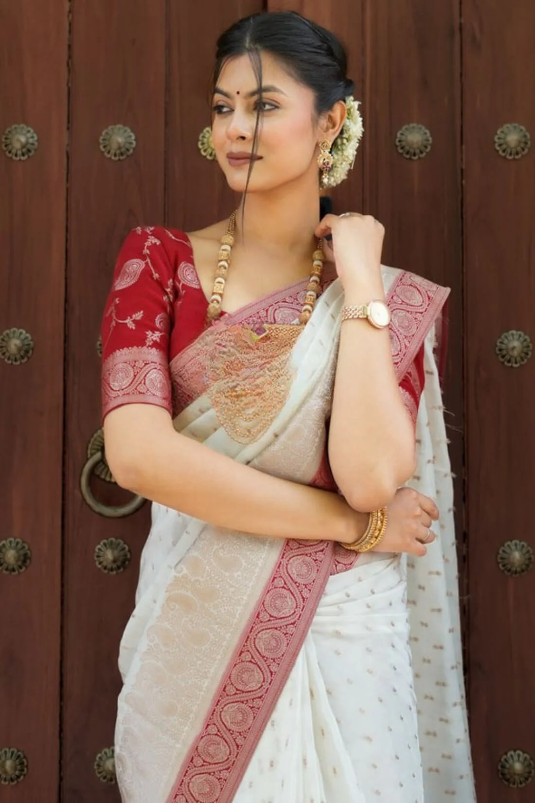 Admirable Off White Soft Silk Saree With Gossamer Blouse Piece - Image 2
