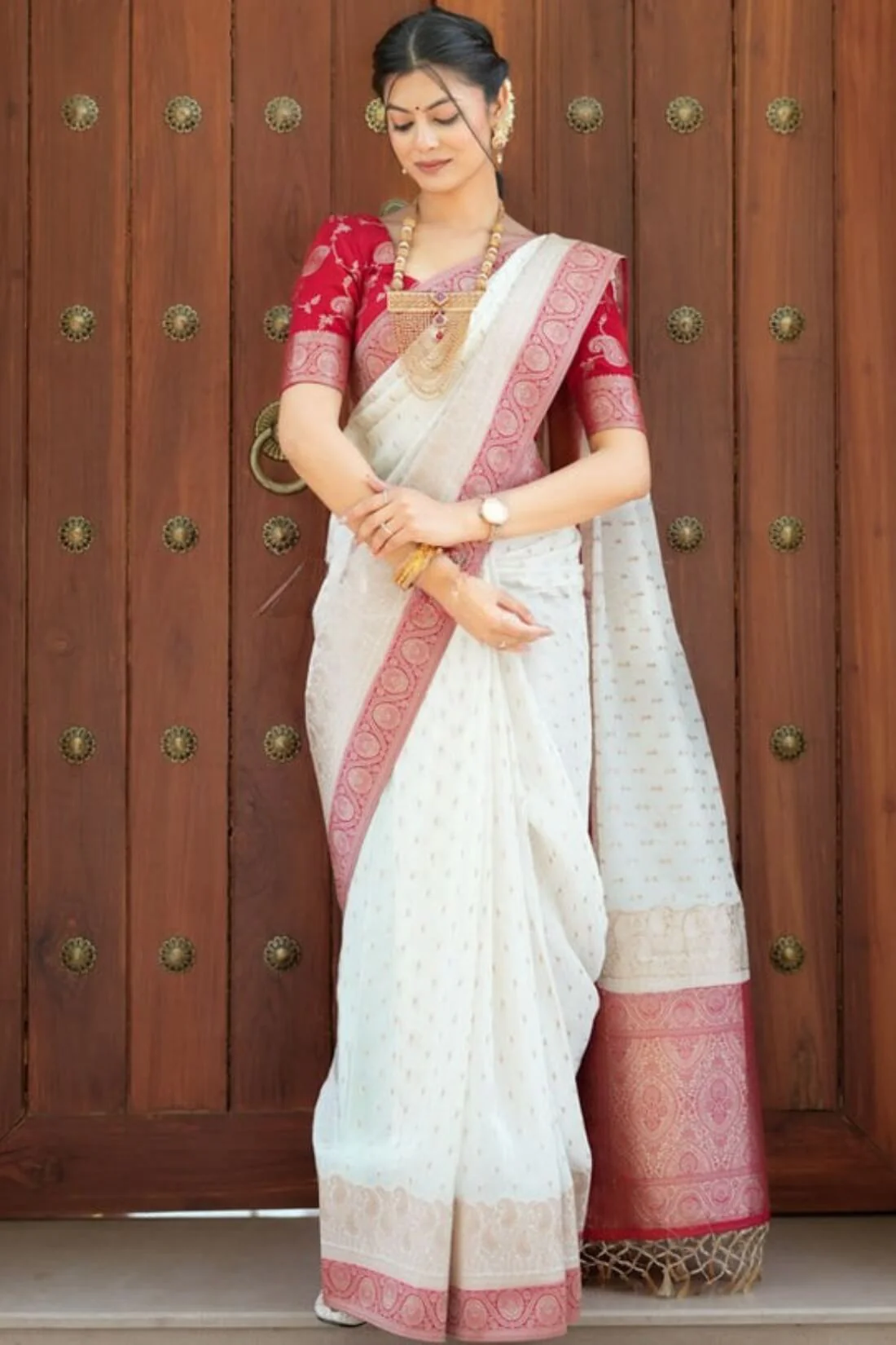 Admirable Off White Soft Silk Saree With Gossamer Blouse Piece - Image 4