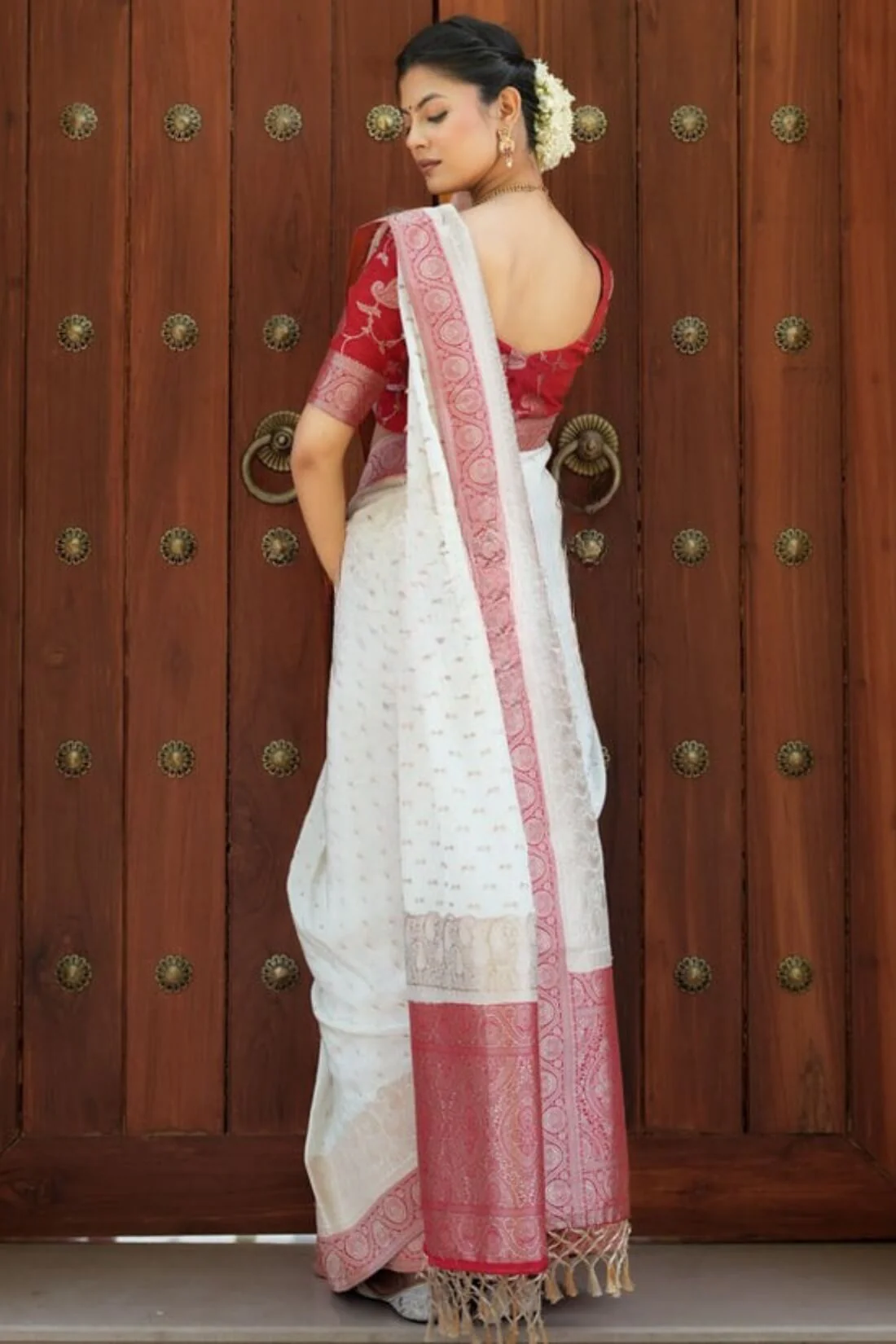 Admirable Off White Soft Silk Saree With Gossamer Blouse Piece - Image 7