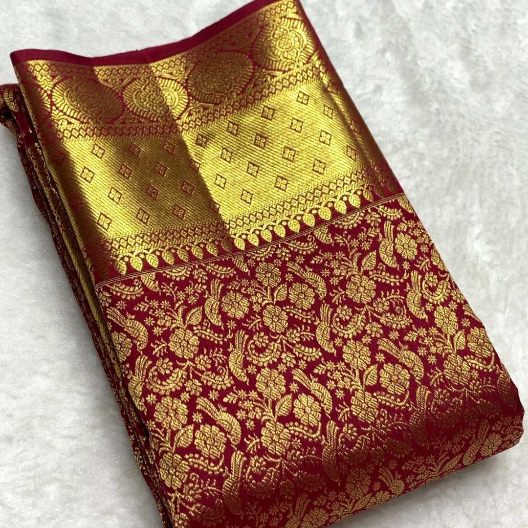 Admirable Red Soft Banarasi Silk Saree With Exquisite Blouse Piece - Image 2
