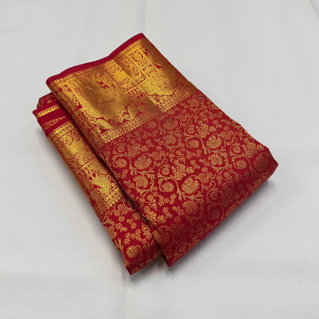 Admirable Red Soft Banarasi Silk Saree With Majestic Blouse Piece - Image 4