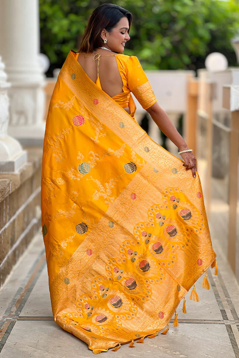 Admirable Yellow Soft Banarasi Silk Saree With Angelic Blouse Piece - Image 7