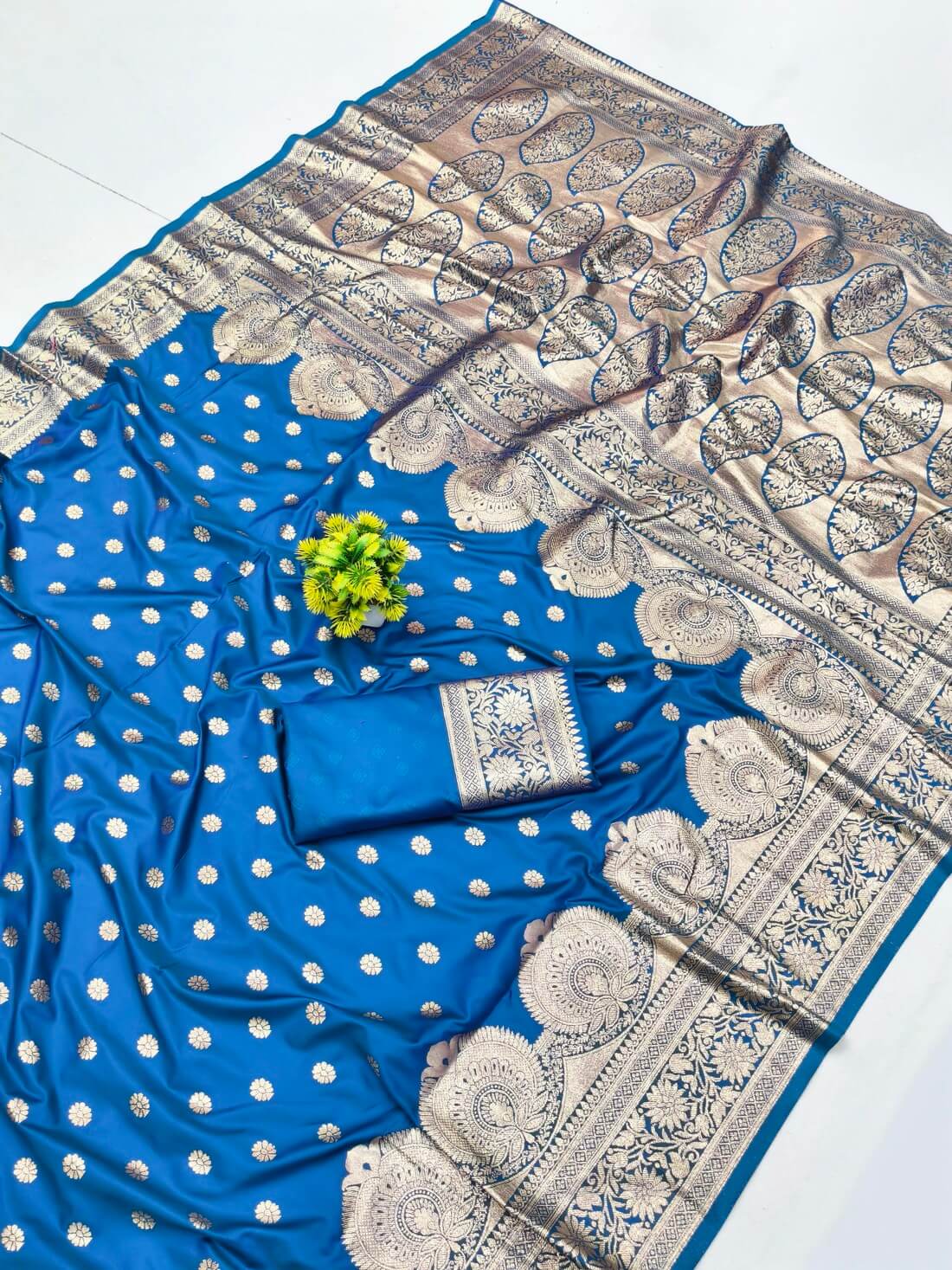 Adorable Blue Pure Zari Weaving Banarasi Silk Saree With Adorning Blouse Piece - Image 3