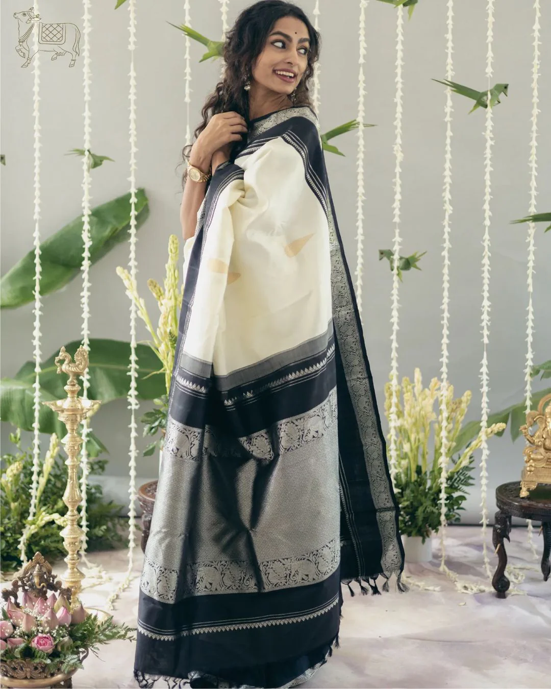 Adorable Off White Soft Silk Saree With Flameboyant Blouse Piece - Image 4