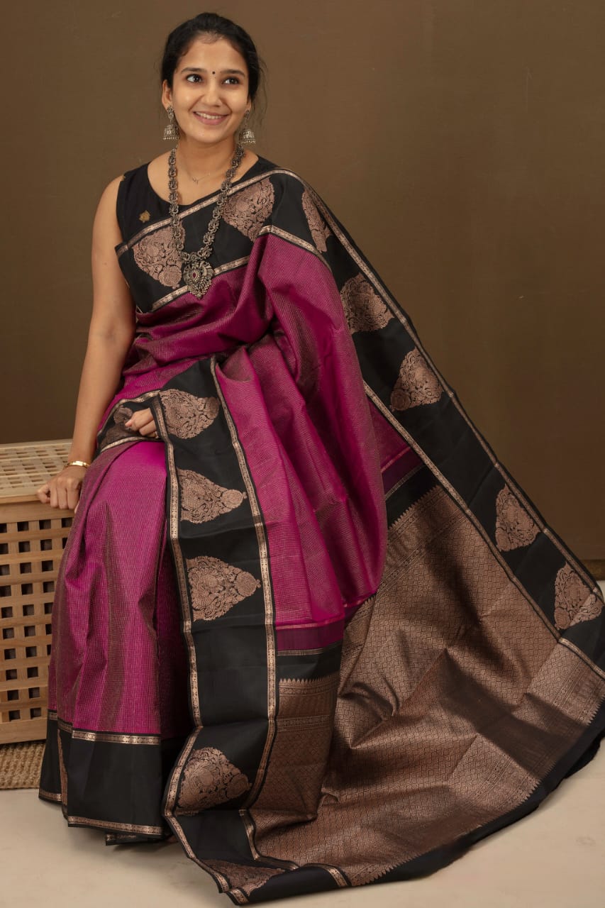 Adorable Purple Soft Banarasi Silk Saree With Glorious Blouse Piece - Image 3