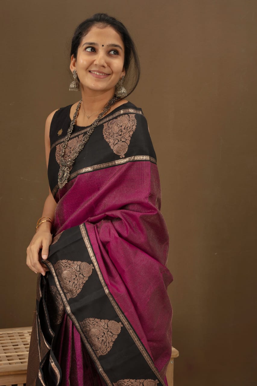 Adorable Purple Soft Banarasi Silk Saree With Glorious Blouse Piece - Image 4