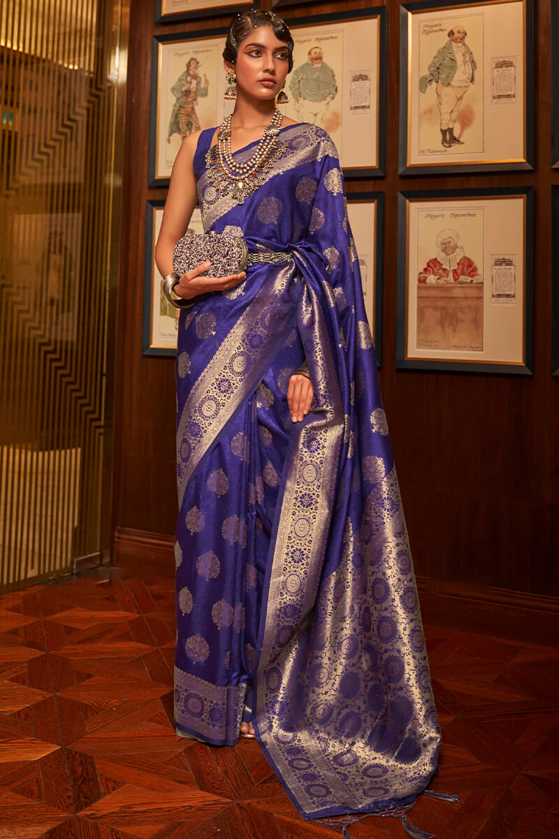 Adorable Royal Blue Kanjivaram Silk Saree With Entrancing Blouse Piece - Image 3