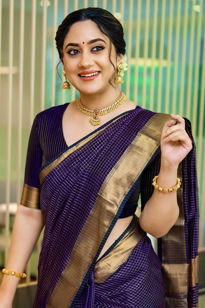 Adoring Navy Blue Soft Silk Saree With Delightful Blouse Piece - Image 5