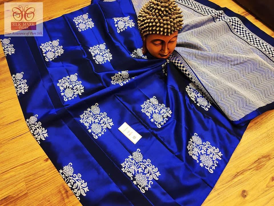 Adoring Royal Blue Soft Silk Saree With Efflorescence Blouse Piece - Image 2