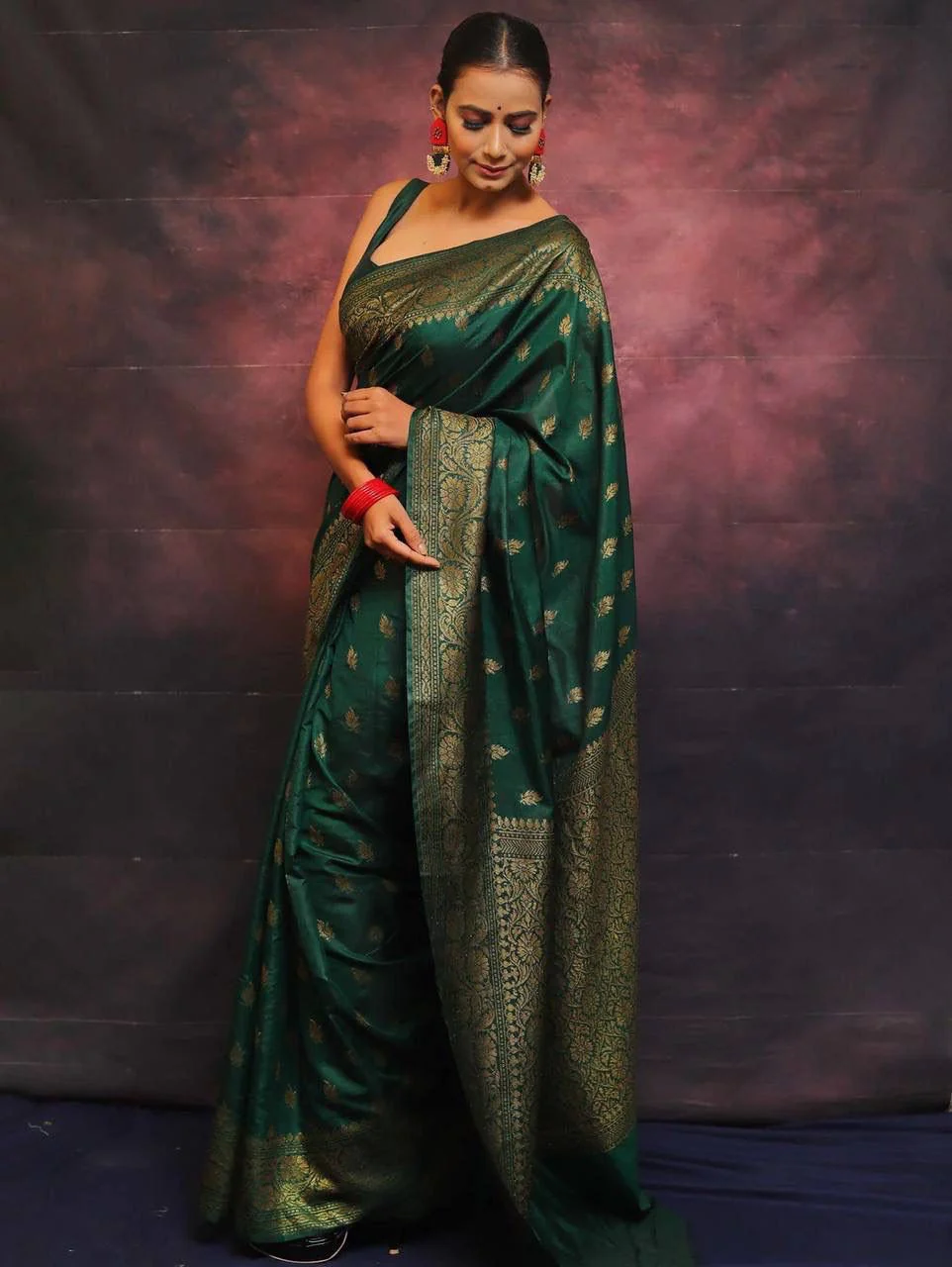 Adorning Dark Green Soft Silk Saree With Prominent Blouse Piece - Image 6