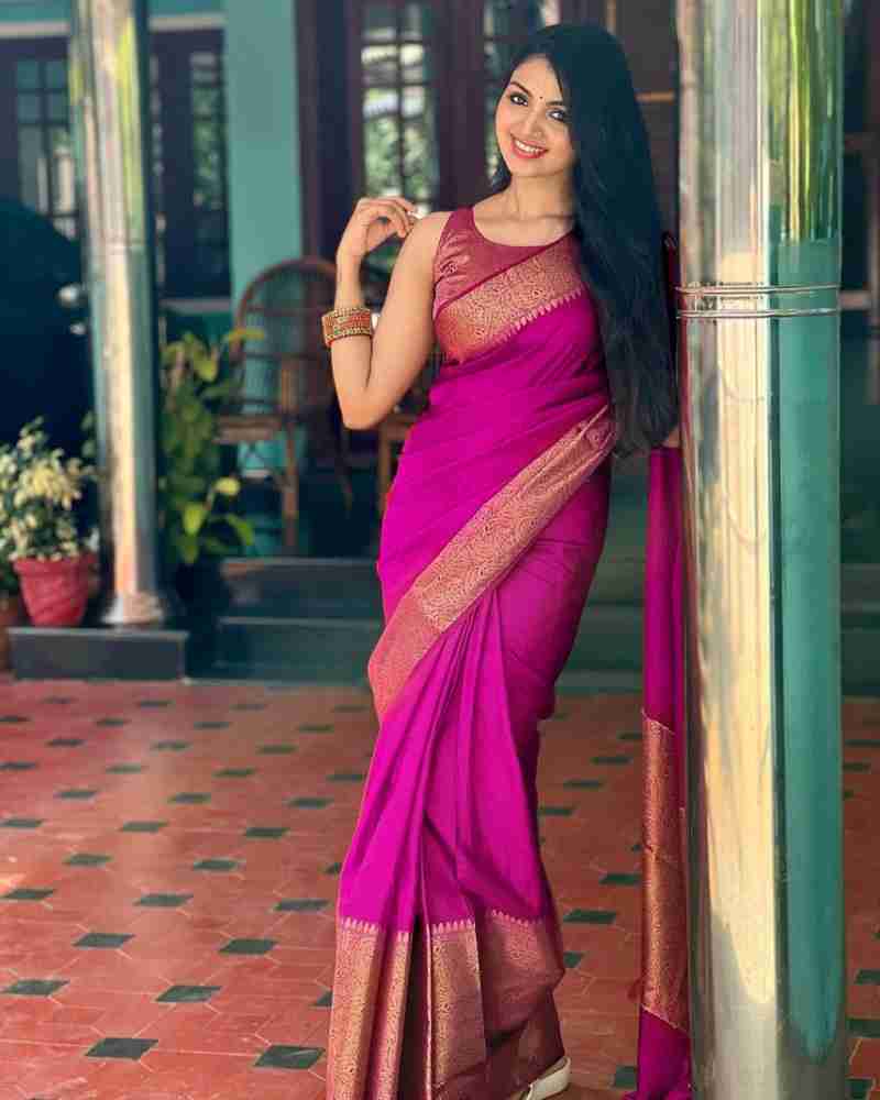 Adorning Dark Pink Soft Silk Saree With Hypnotic Blouse Piece - Image 3