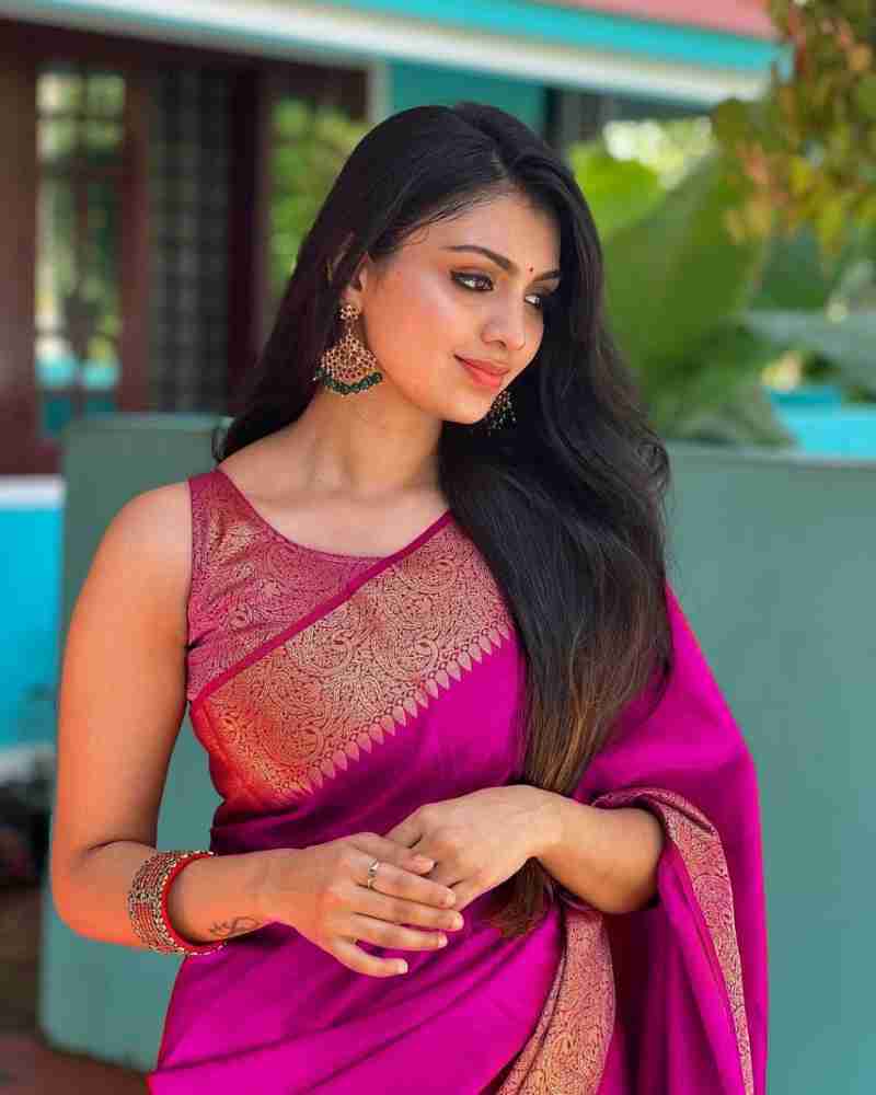 Adorning Dark Pink Soft Silk Saree With Hypnotic Blouse Piece - Image 4
