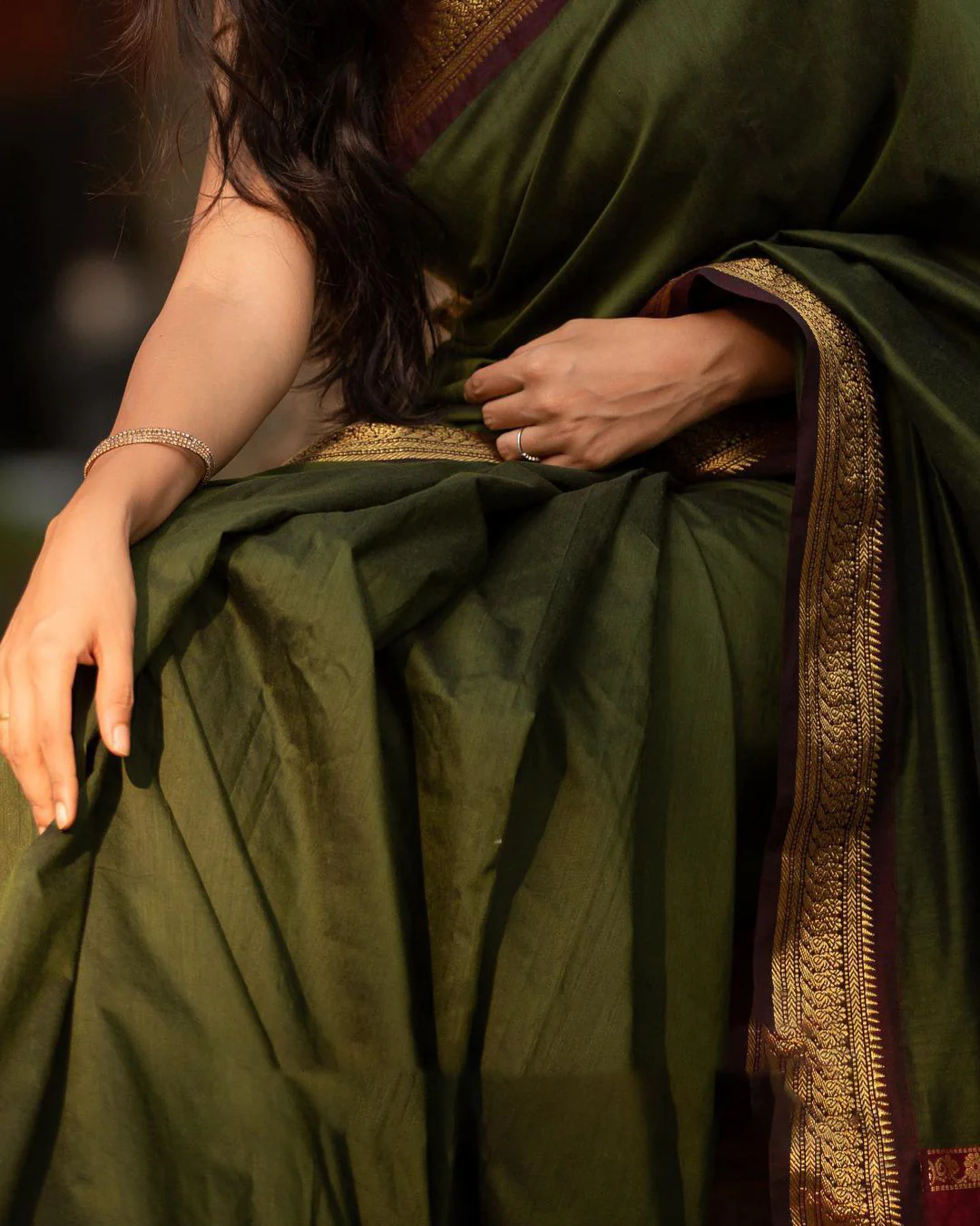 Adorning Green Soft Banarasi Silk Saree With Beauteous Blouse Piece - Image 5