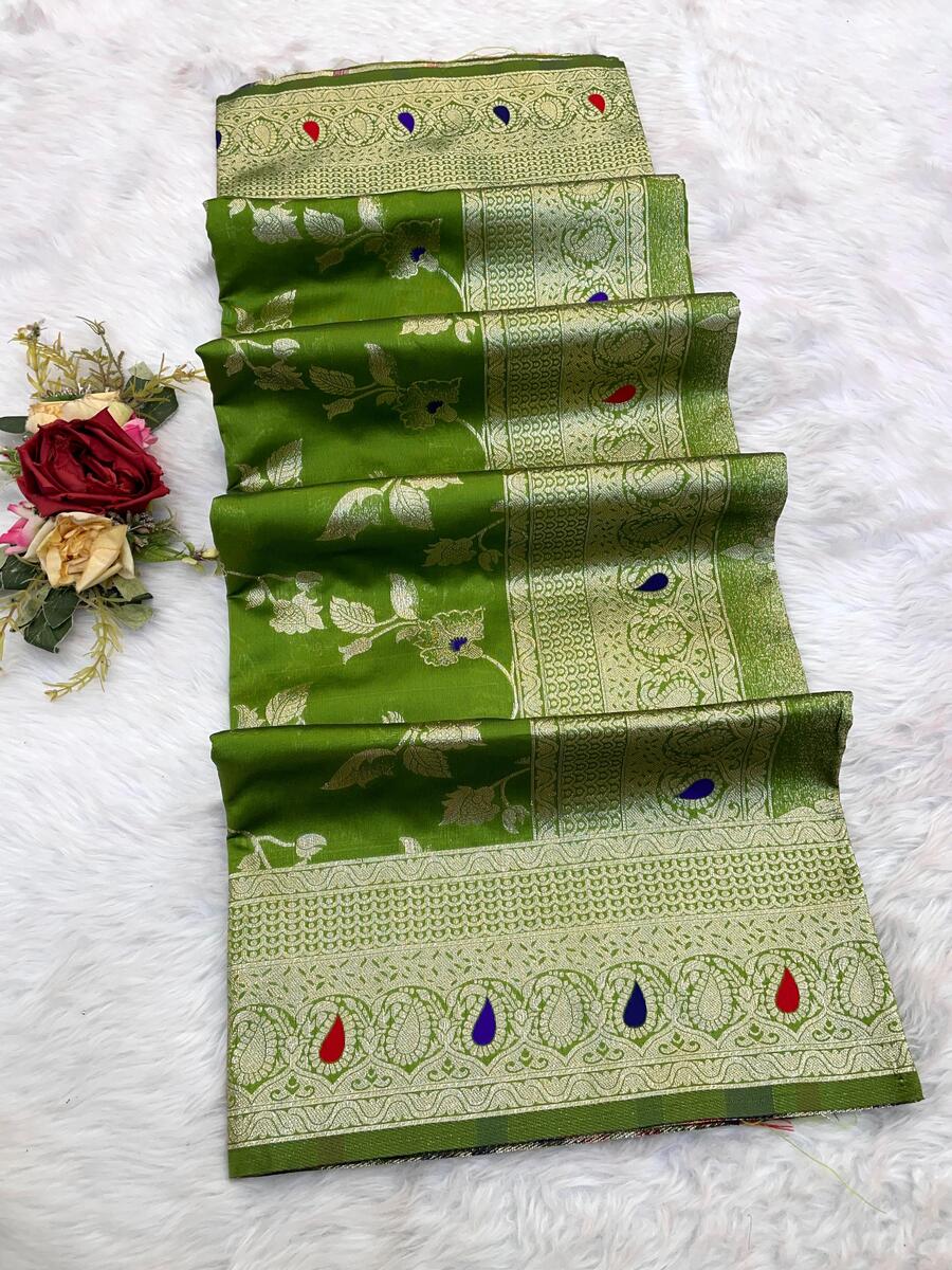 Ailurophile Green Soft Banarasi Silk Saree With Snappy Blouse Piece - Image 2