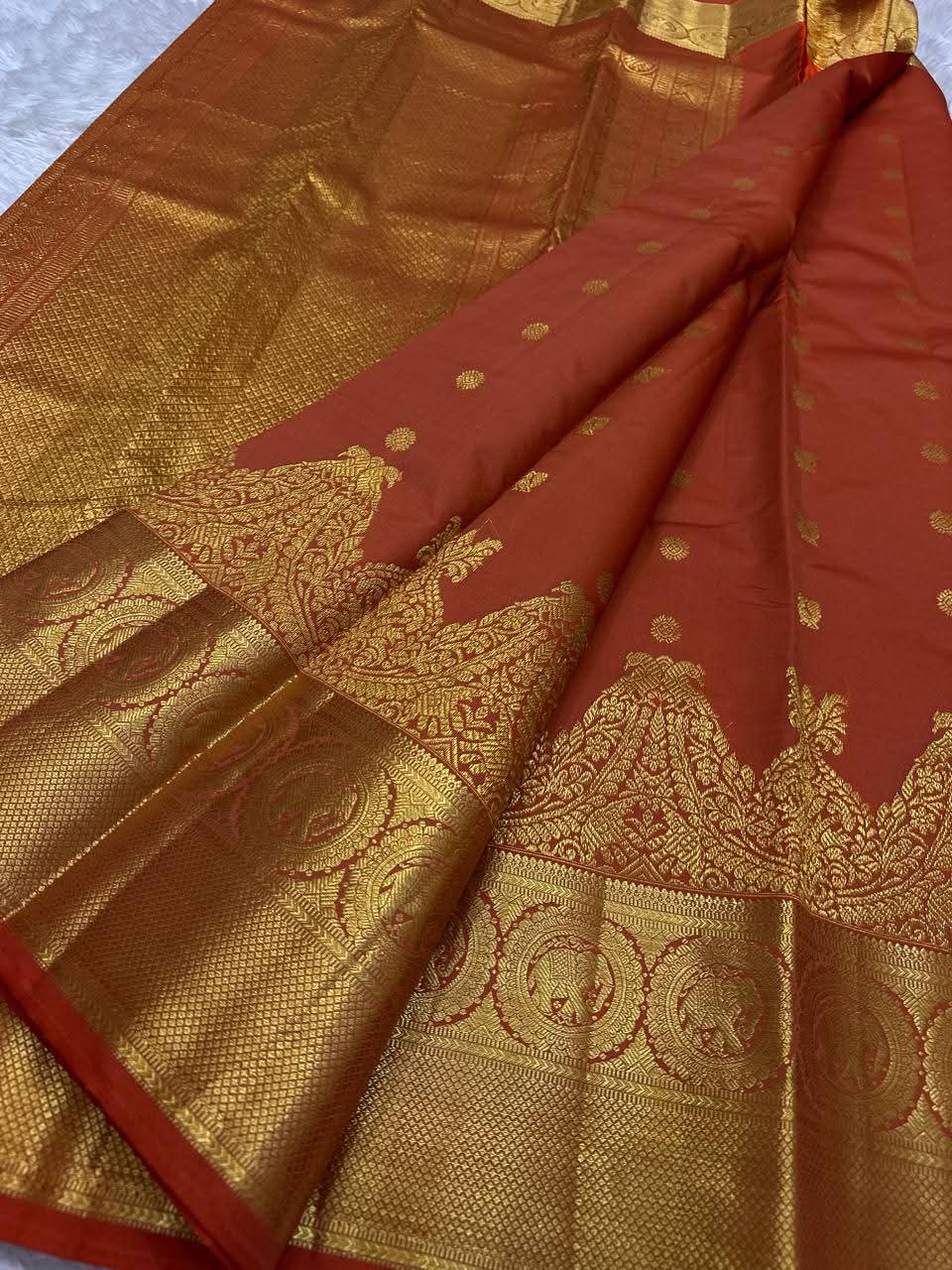 Ailurophile Orange Pure Zari Weaving Banarasi Silk Saree With Flaunt Blouse Piece - Image 2
