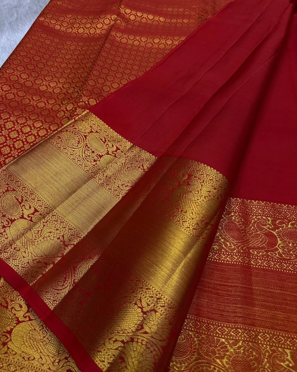 Ailurophile Red Soft Banarasi Silk Saree With Vestigial Blouse Piece - Image 4