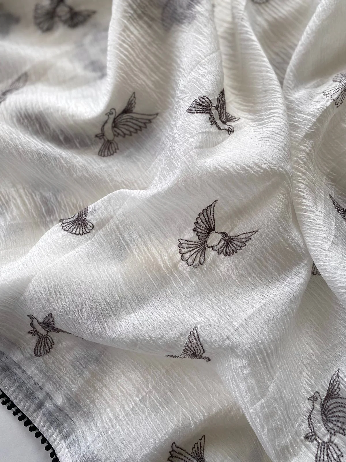 Amazing Off White Embroidery Work Crush Silk Saree With Improbable Blouse Piece - Image 3