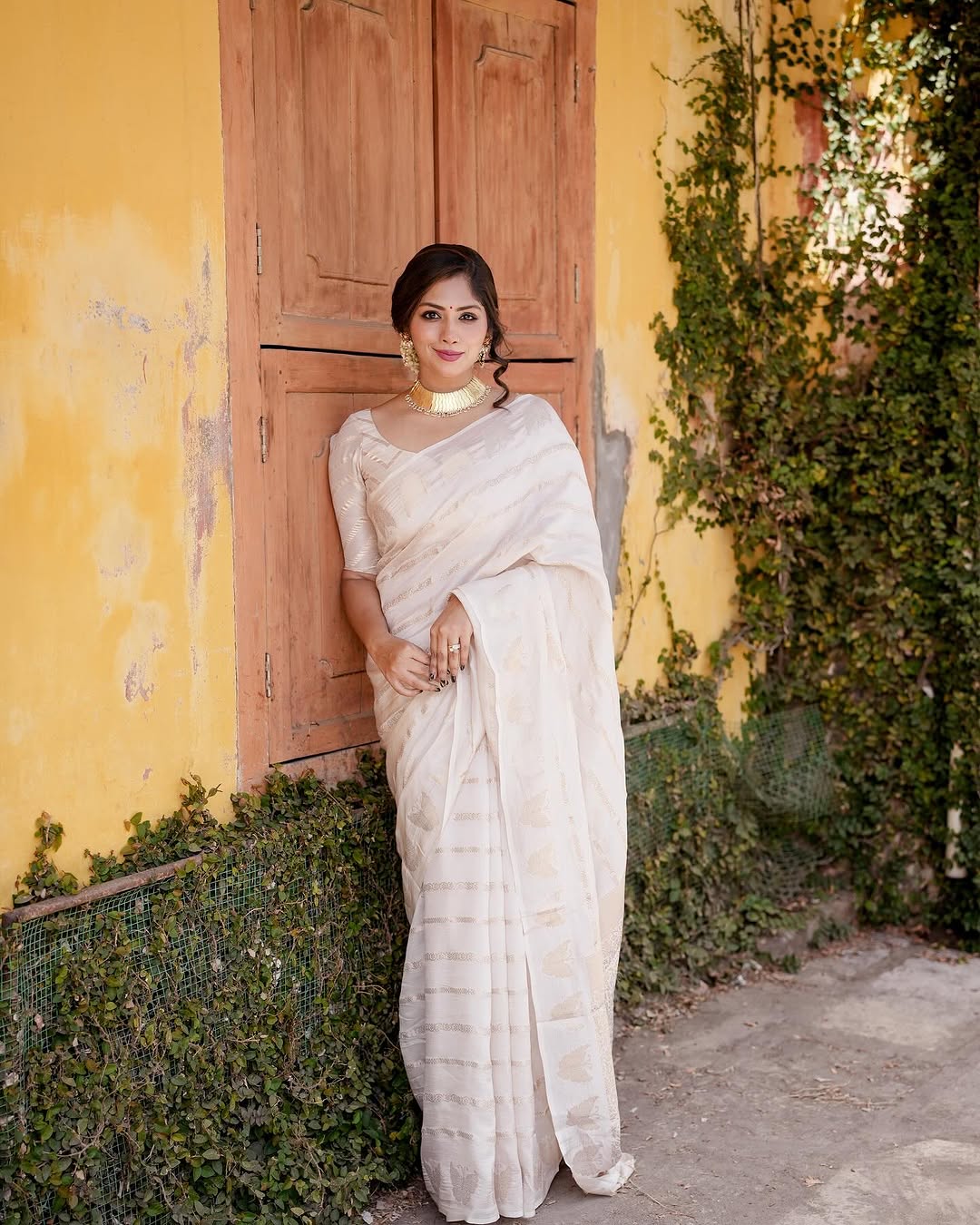 Amazing Off White Soft Silk Saree With Marvellous Blouse Piece - Image 3