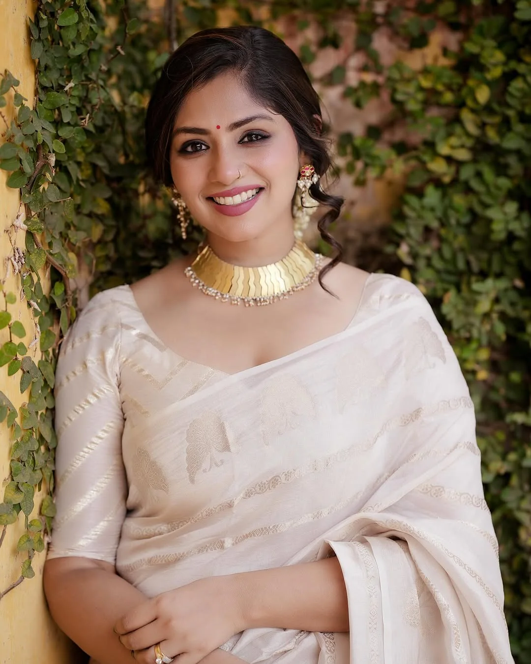 Amazing Off White Soft Silk Saree With Marvellous Blouse Piece - Image 5