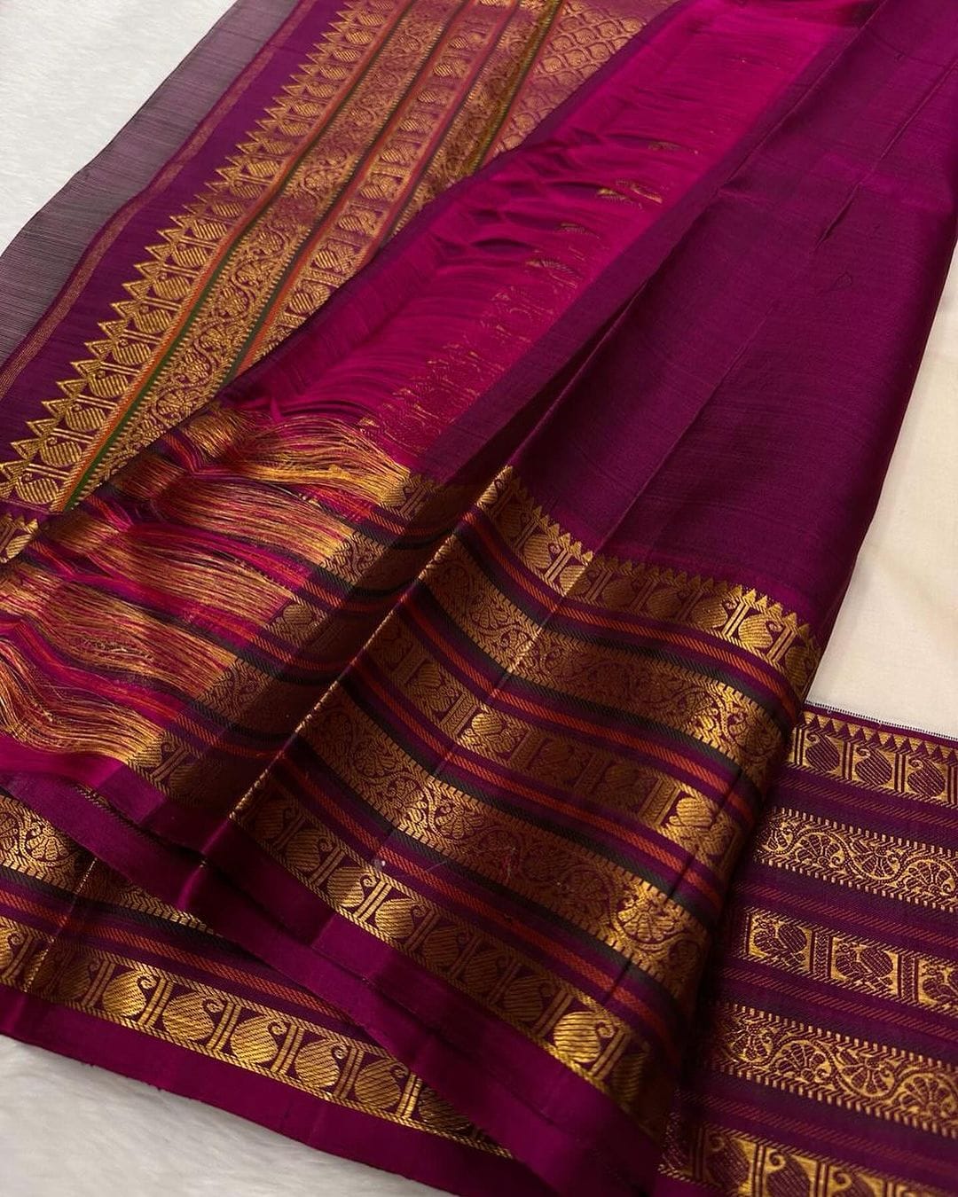 Amazing Off White Soft Silk Saree With Phenomenal Blouse Piece - Image 3