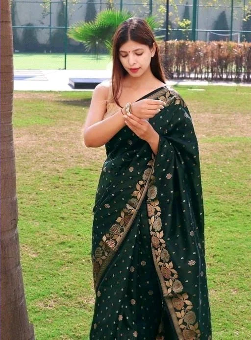 Amiable Dark Green Soft Banarasi Silk Saree With Elision Blouse Piece - Image 3
