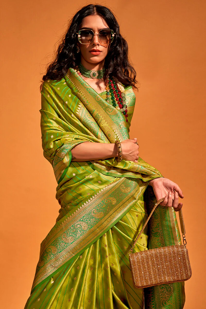 Amiable Green Soft Banarasi Silk Saree With Rhapsodic Blouse Piece - Image 3