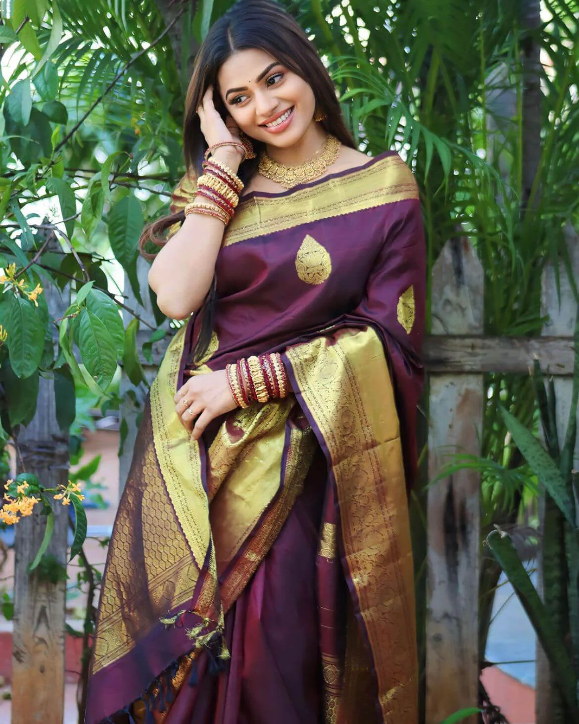Amiable Wine Soft Silk Saree With Transcendent Blouse Piece - Image 2