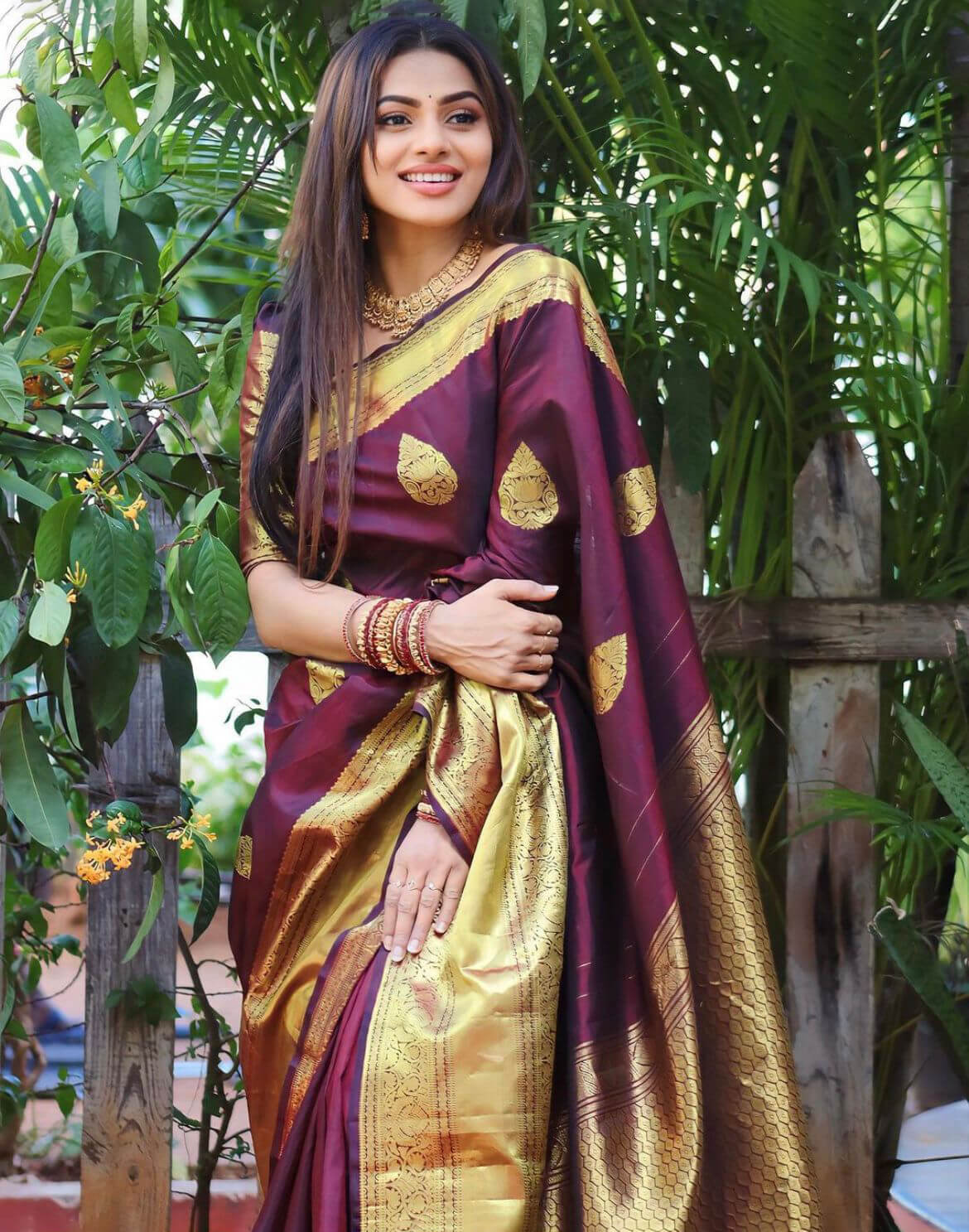 Amiable Wine Soft Silk Saree With Transcendent Blouse Piece - Image 3