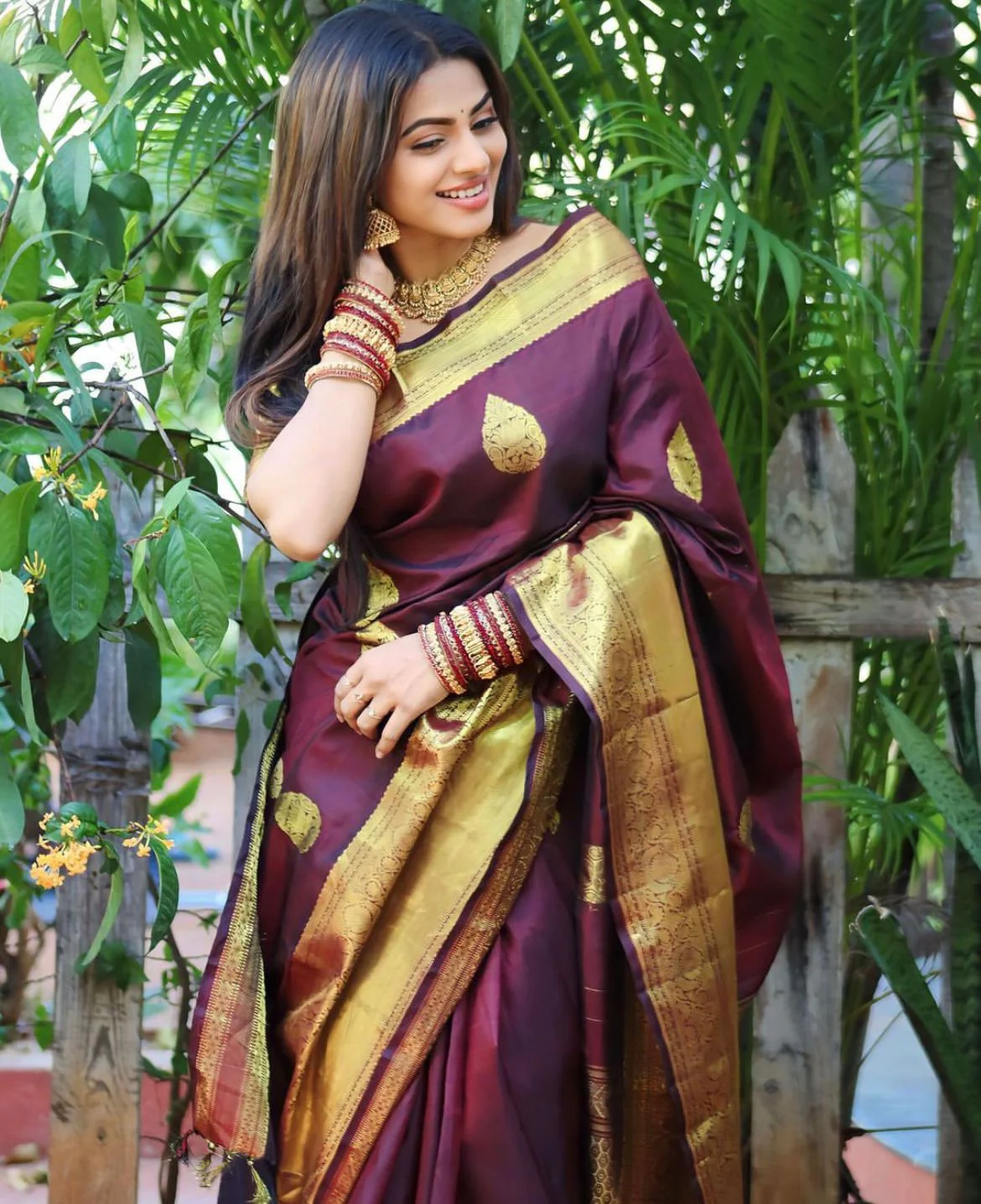 Amiable Wine Soft Silk Saree With Transcendent Blouse Piece - Image 5