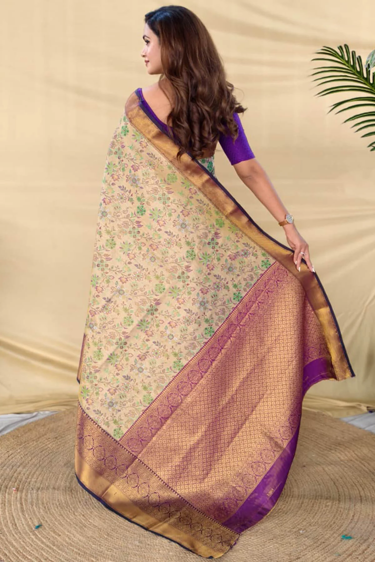 Angelic Beige Kanjivaram Silk Saree With Ornate Blouse Piece - Image 5