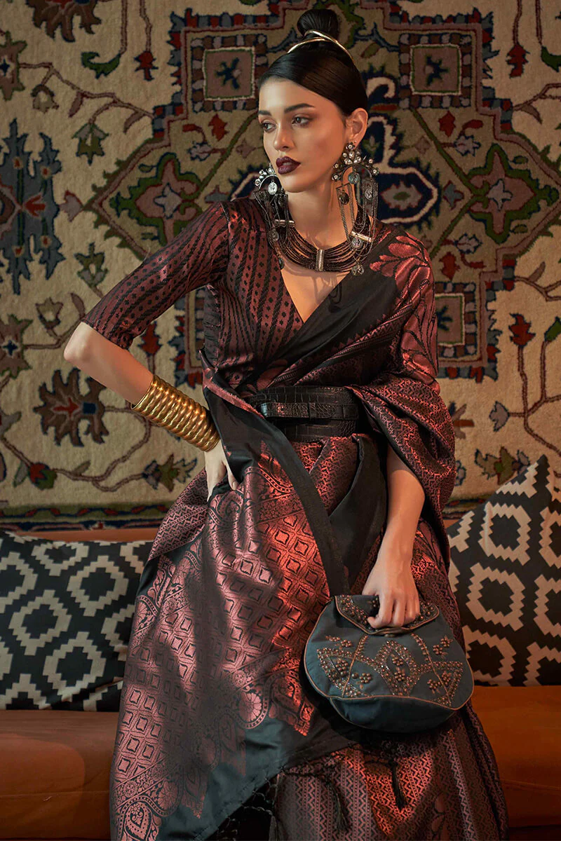 Angelic Black Kanjivaram Silk Saree With Enticing Blouse Piece - Image 2