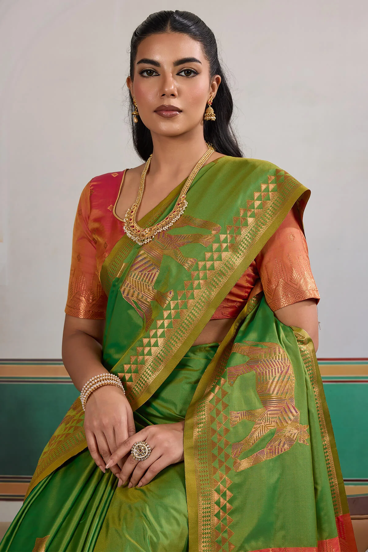 Angelic Green Pure Zari Weaving Banarasi Silk Saree With Resplendent Blouse Piece - Image 2