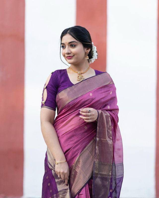 Angelic Lavender Soft Silk Saree With Scrupulous Blouse Piece - Image 4