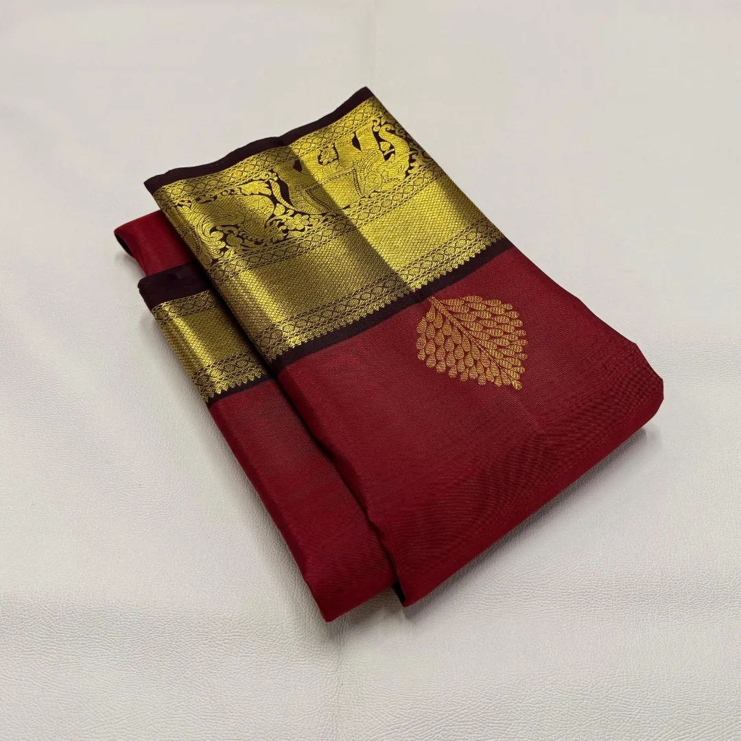 Angelic Red Pure Zari Weaving Banarasi Silk Saree With Capricious Blouse Piece - Image 4