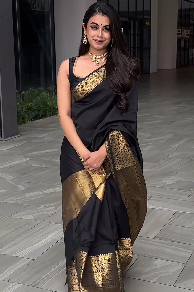 Appealing Black Soft Silk Saree With Prominent Blouse Piece - Image 5