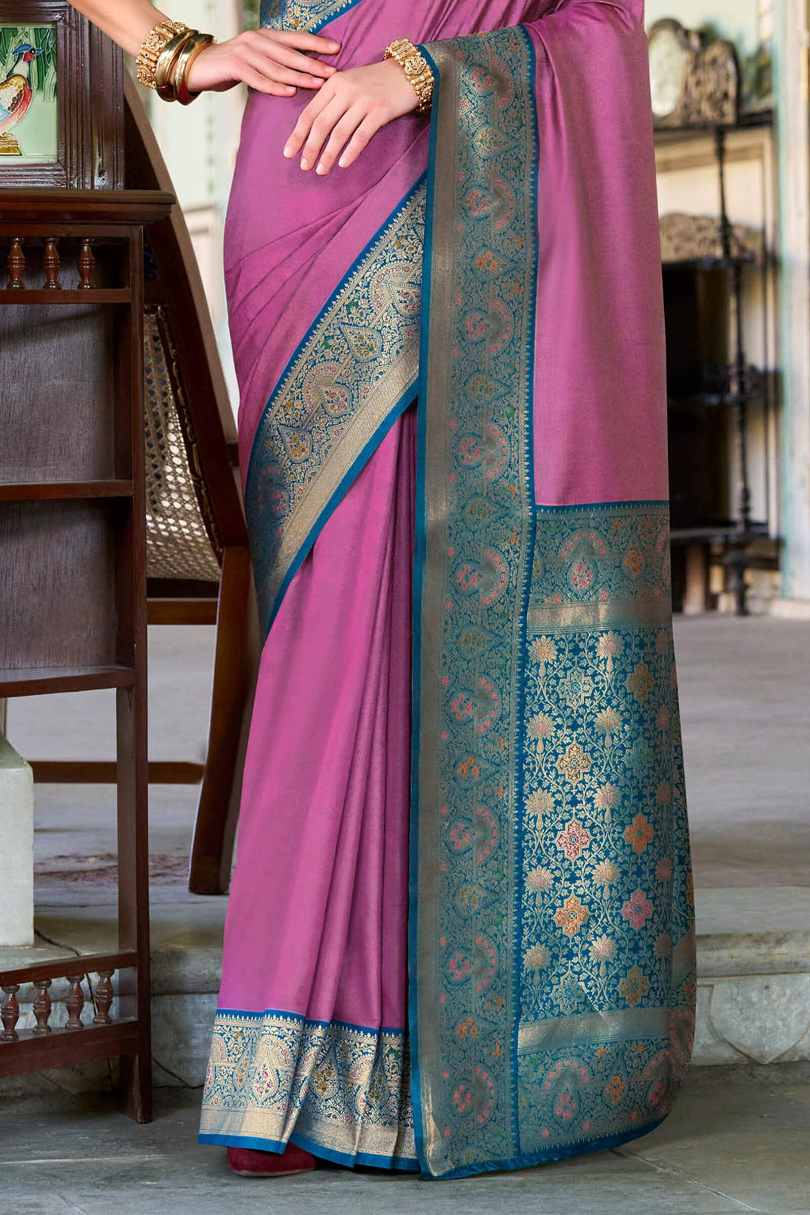 Appealing Lavender Soft Banarasi Silk Saree With Lassitude Blouse Piece - Image 3
