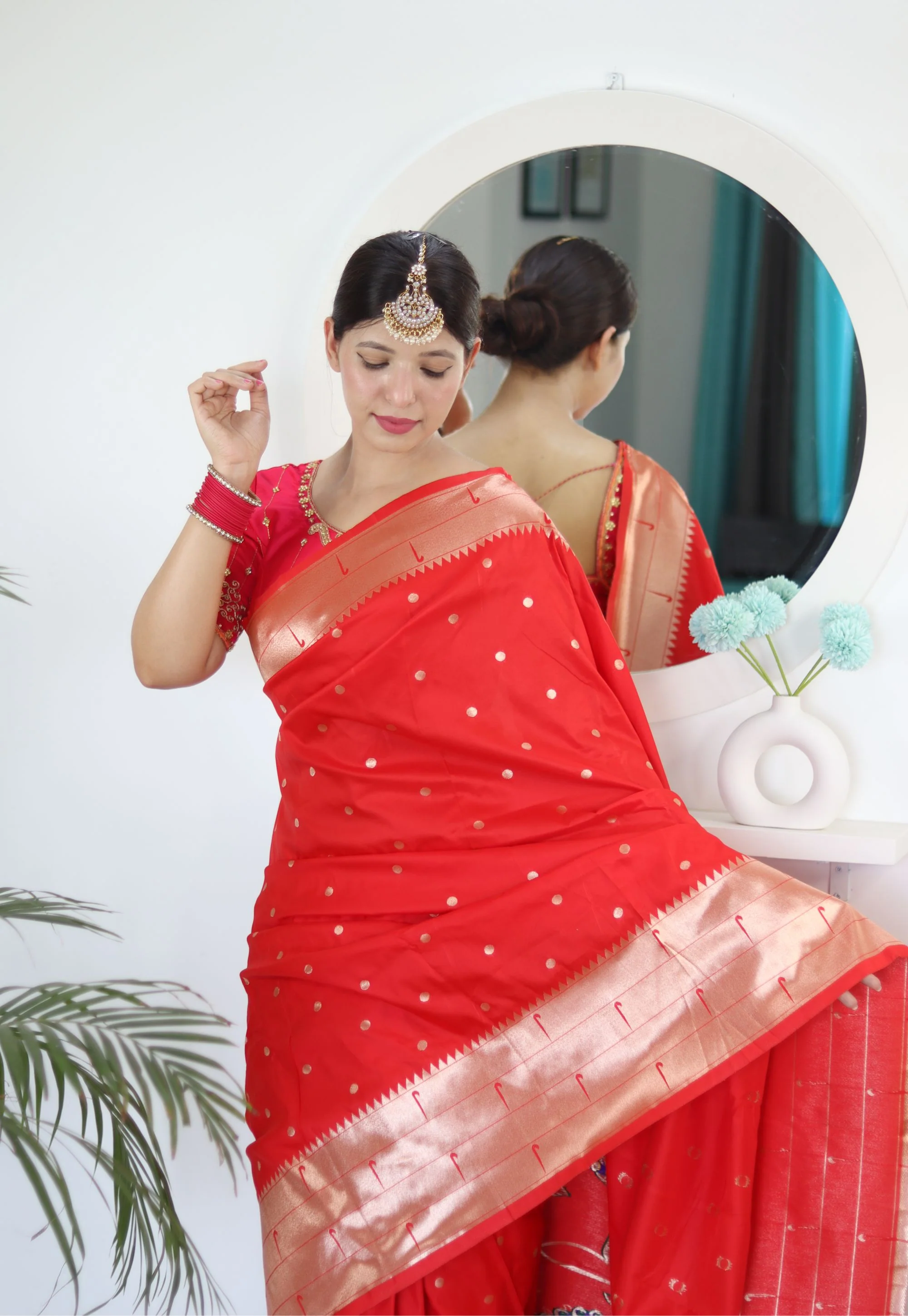 Appealing Red Paithani Silk Saree With Impressive Blouse Piece - Image 4