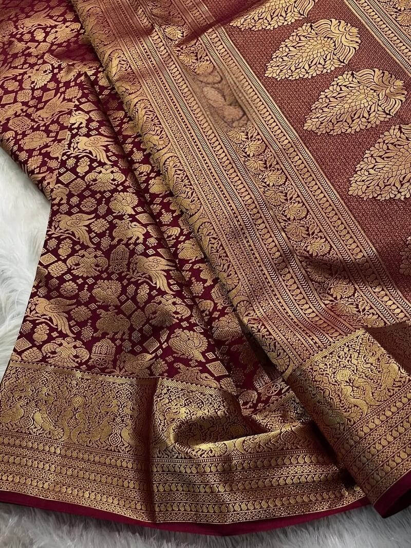 Appealing Wine Pure Zari Weaving Banarasi Silk Saree With Lissome Blouse Piece - Image 4