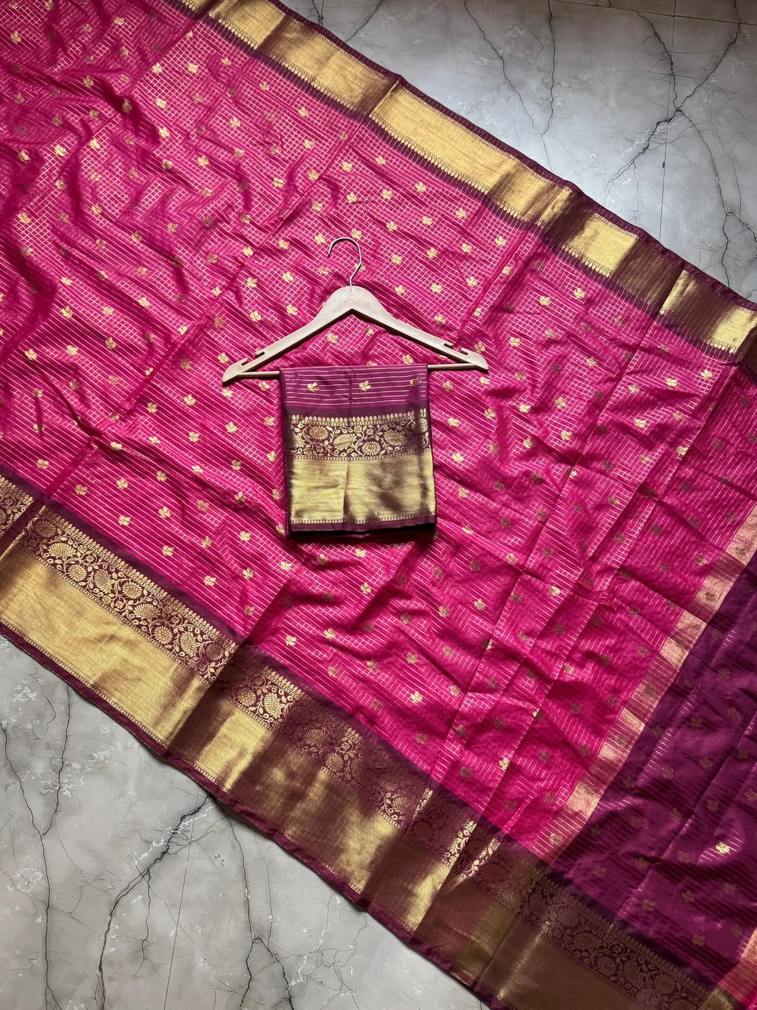 Arresting Dark Pink Soft Silk Saree With Quixotic Blouse Piece - Image 4