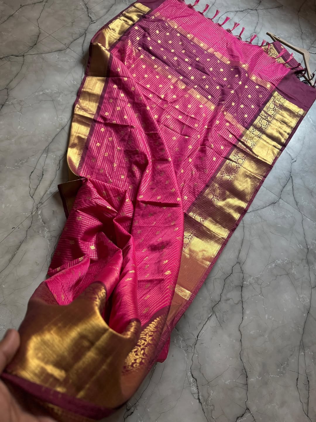 Arresting Dark Pink Soft Silk Saree With Quixotic Blouse Piece - Image 5