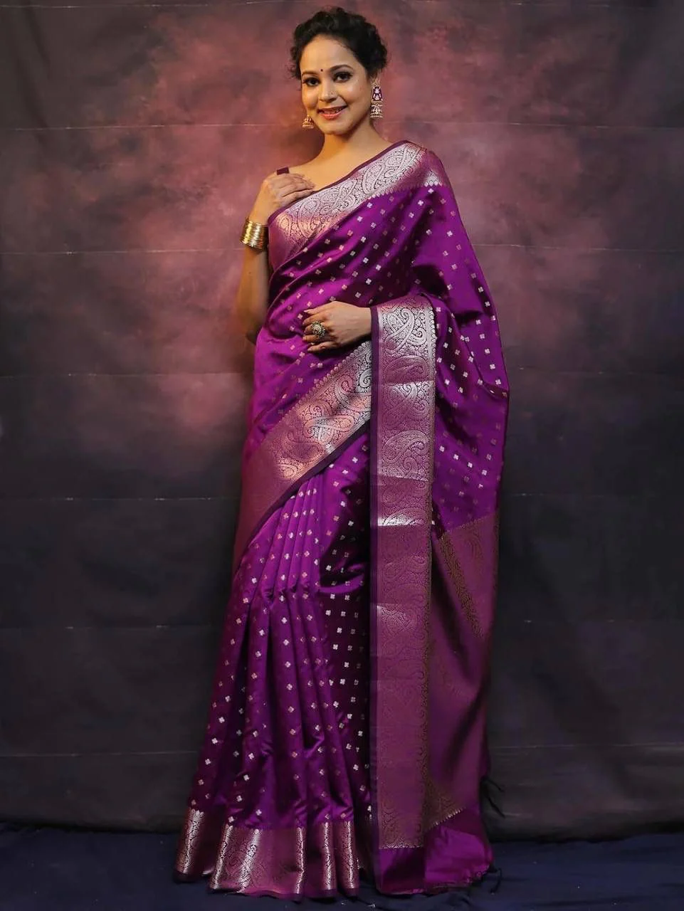 Arresting Purple Soft Silk Saree With Fairytale Blouse Piece - Image 3
