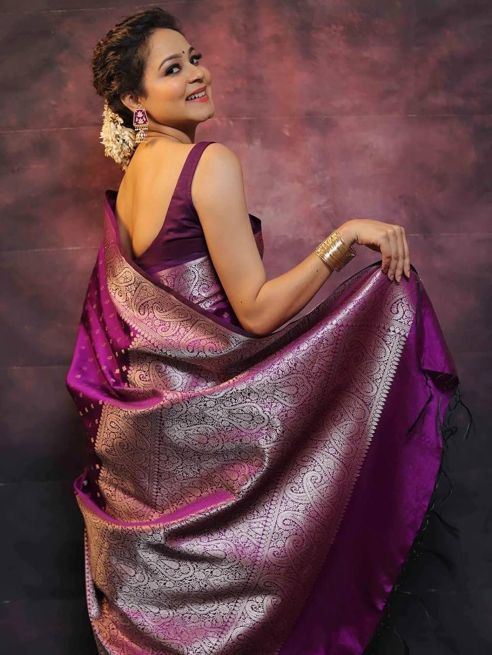 Arresting Purple Soft Silk Saree With Fairytale Blouse Piece - Image 6