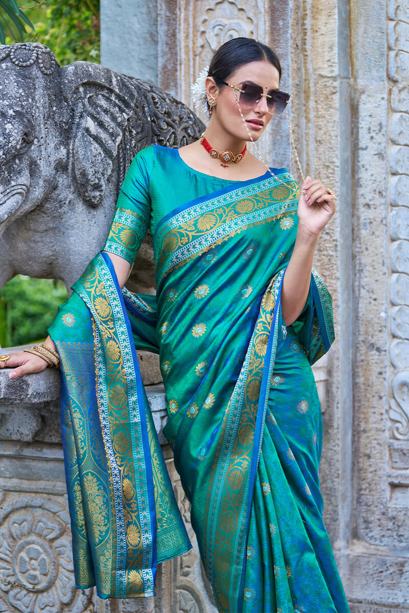 Arresting Rama Kanjivaram Silk Saree With Palimpsest Blouse Piece - Image 2