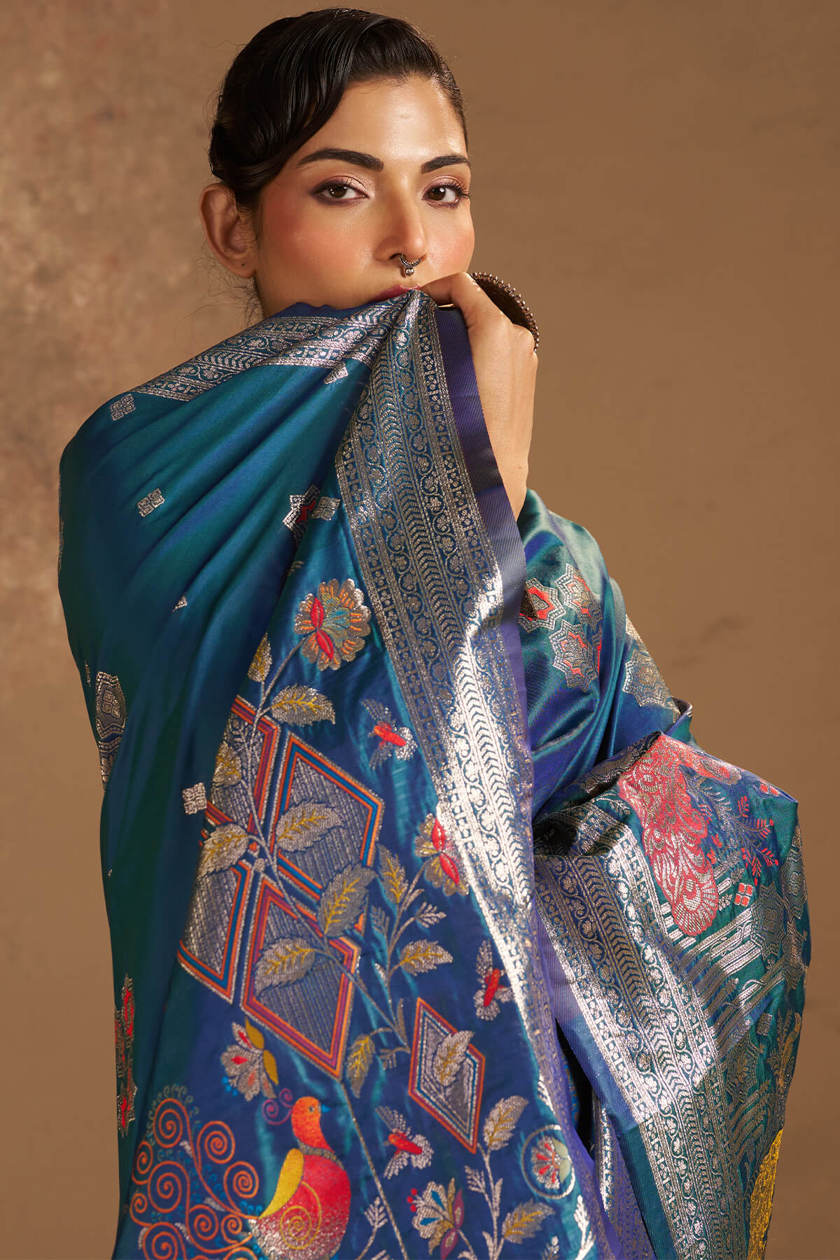 Arresting Rama Pure Zari Weaving Banarasi Silk Saree With Gratifying Blouse Piece - Image 2