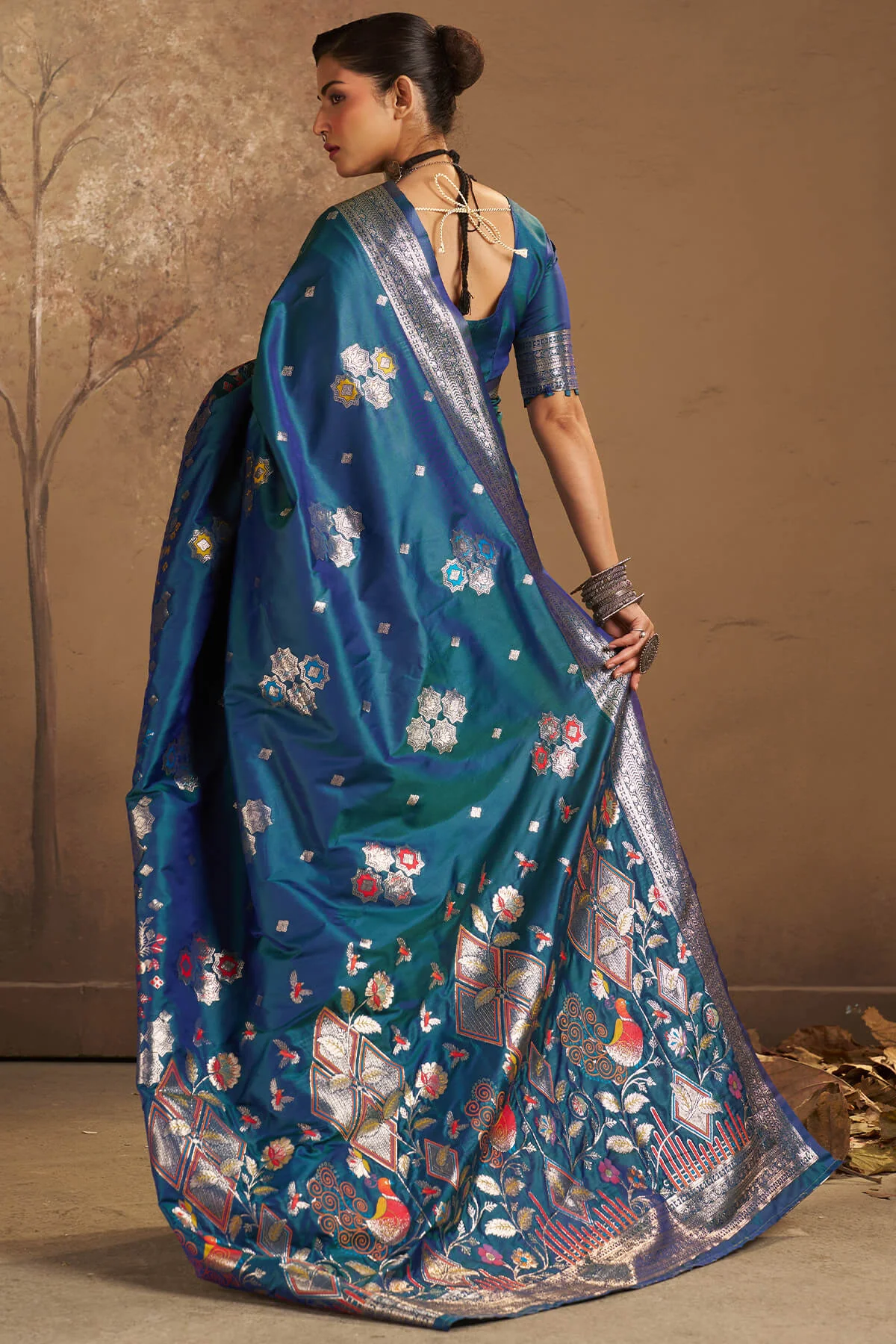 Arresting Rama Pure Zari Weaving Banarasi Silk Saree With Gratifying Blouse Piece - Image 5