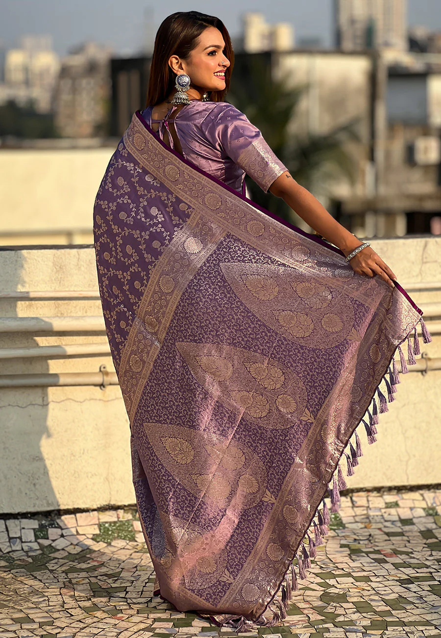 Artistic Lavender Soft Silk Saree With Jubilant Blouse Piece - Image 3