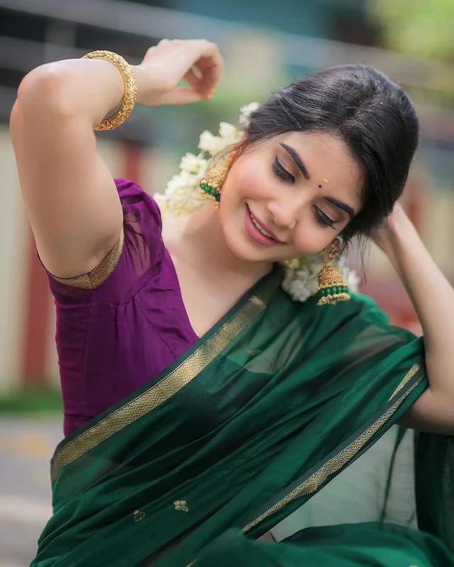 Attractive Green Cotton Silk Saree With Flaunt Blouse Piece - Image 4