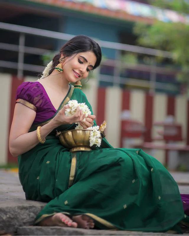 Attractive Green Cotton Silk Saree With Flaunt Blouse Piece - Image 5